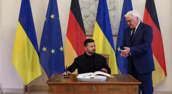 Onunla görüşə 3 ildən sonra kostyum geyinib getdi - FOTOLAR